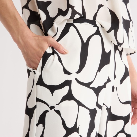 NWT NORDSTROM RACK
Wide Leg black and white,
Crop Pants Size M - Picture 7 of 17